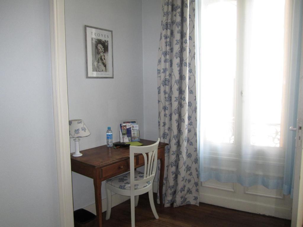 Hotel Arlequin Troyes Quarto foto